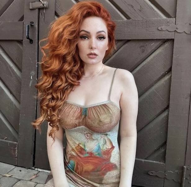 Braless Girls (30 pics)