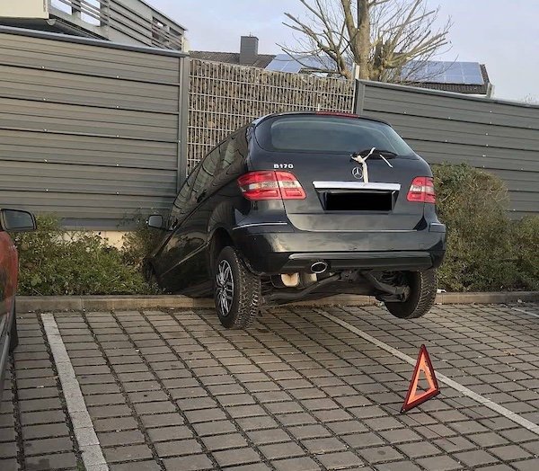 Epic Car Crashes (27 pics)