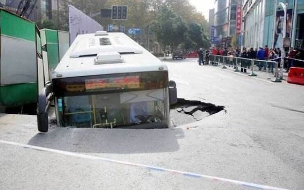 Epic Car Crashes (27 pics)