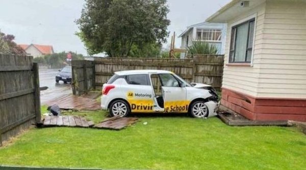Epic Car Crashes (27 pics)