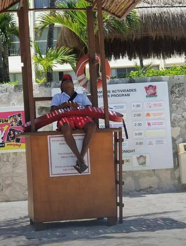 Hilarious Work Photos (18 pics)