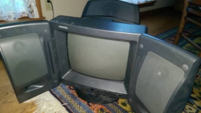 Cool Old School TV's (15 pics)