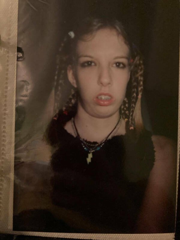People Share Their Awkward Photos (25 pics)