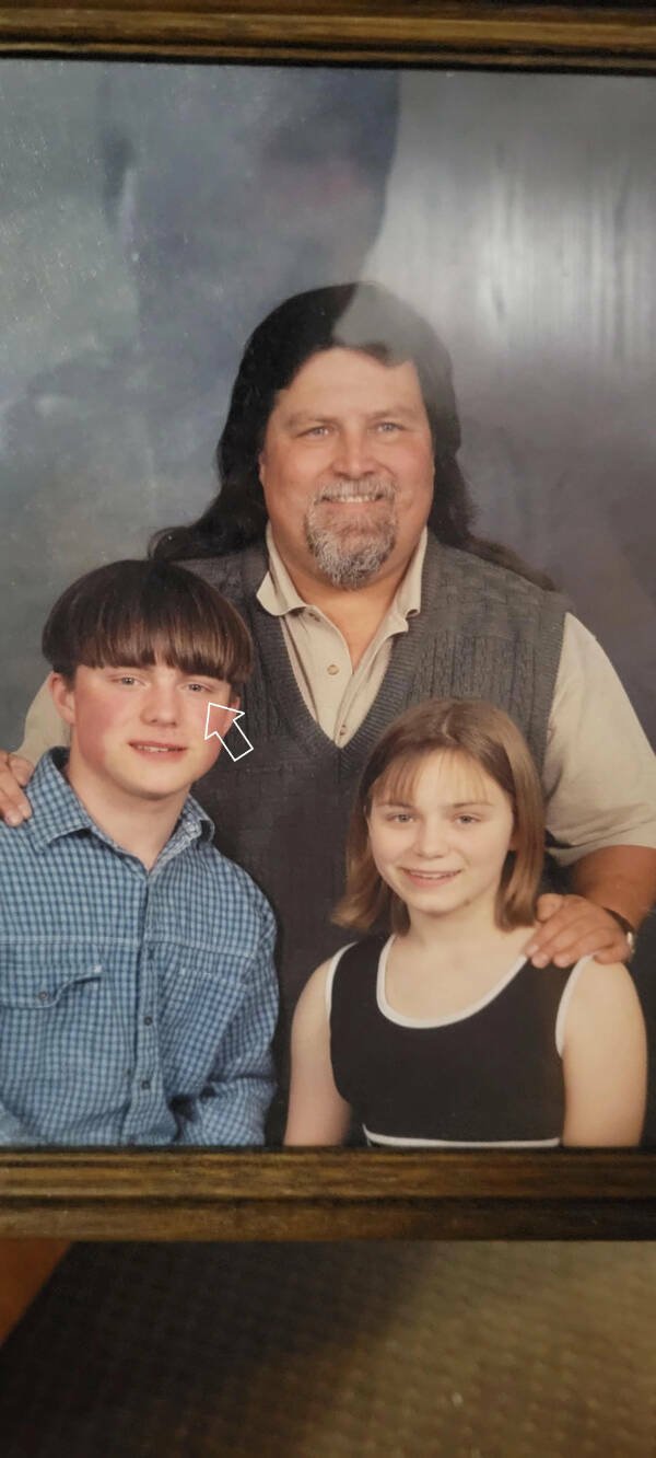 People Share Their Awkward Photos (25 pics)