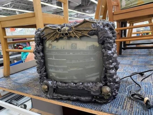 Cool Old School TV's (15 pics)