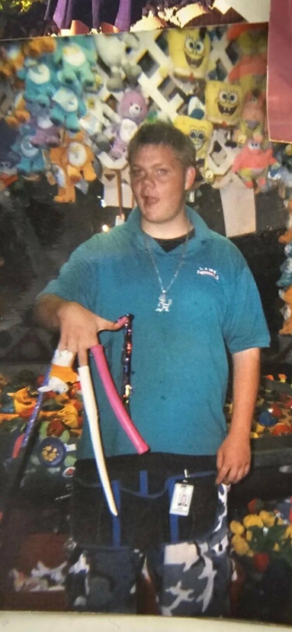 People Share Their Awkward Photos (25 pics)