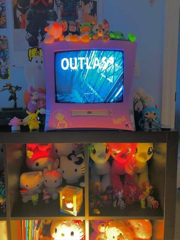 Cool Old School TV's (15 pics)