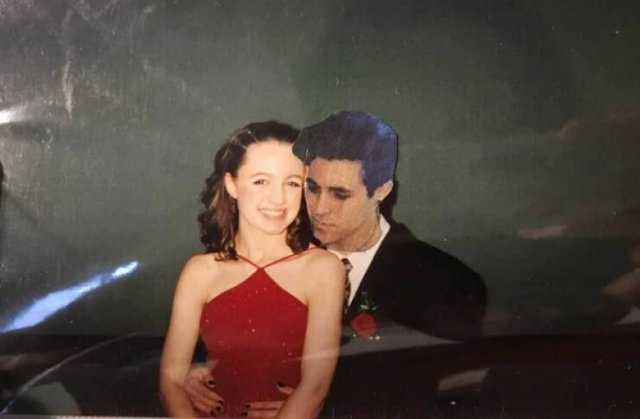 People Share Their Awkward Photos (25 pics)