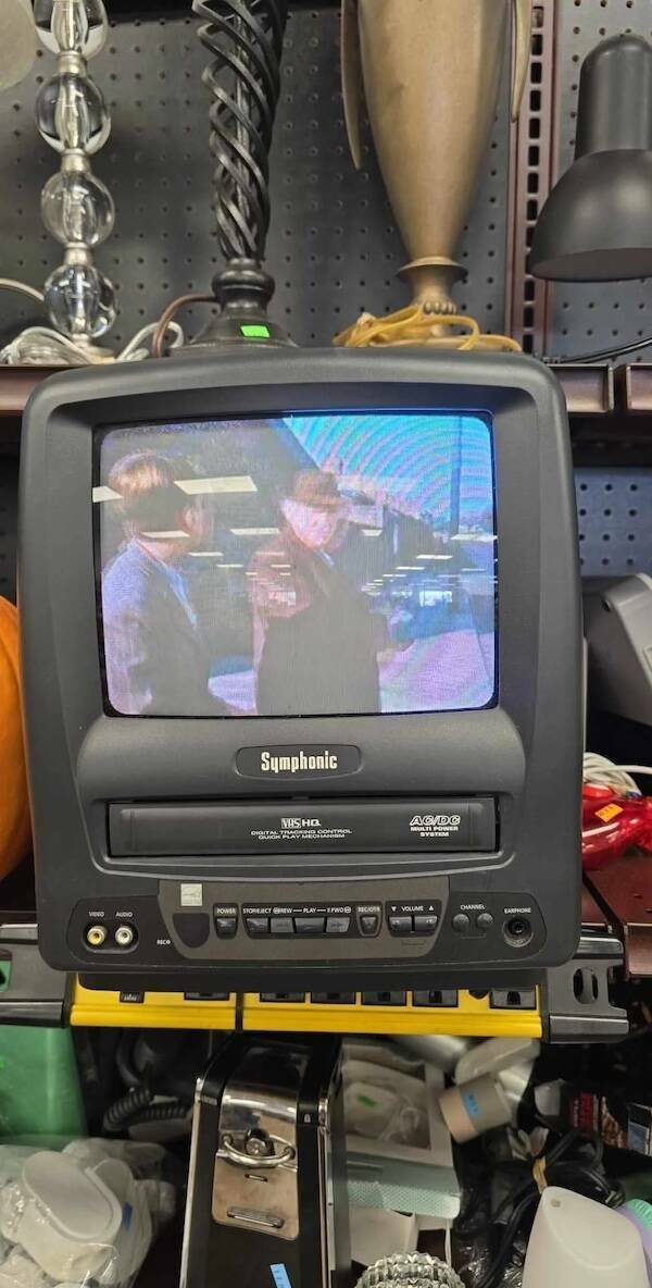 Cool Old School TV's (15 pics)