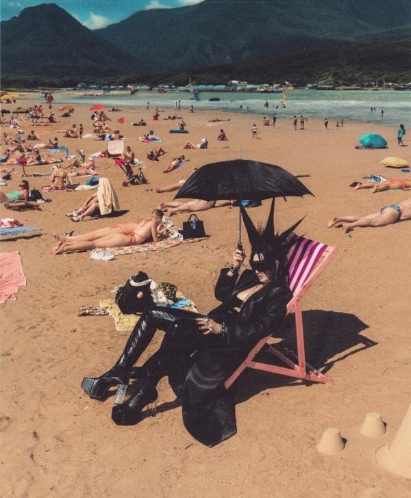 What Is Going On Here? (27 pics)