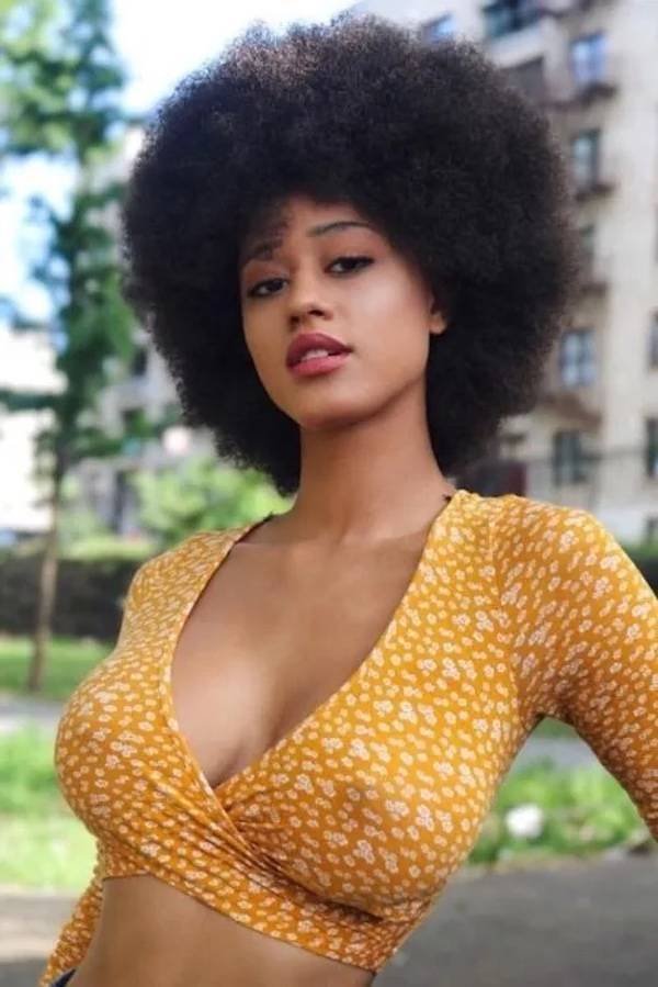 Busty Girls (51 pics)