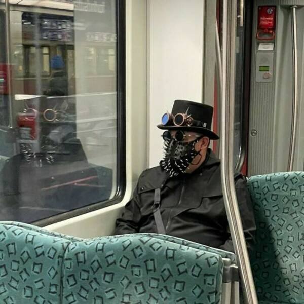 Odd People In The Subway (27 pics)