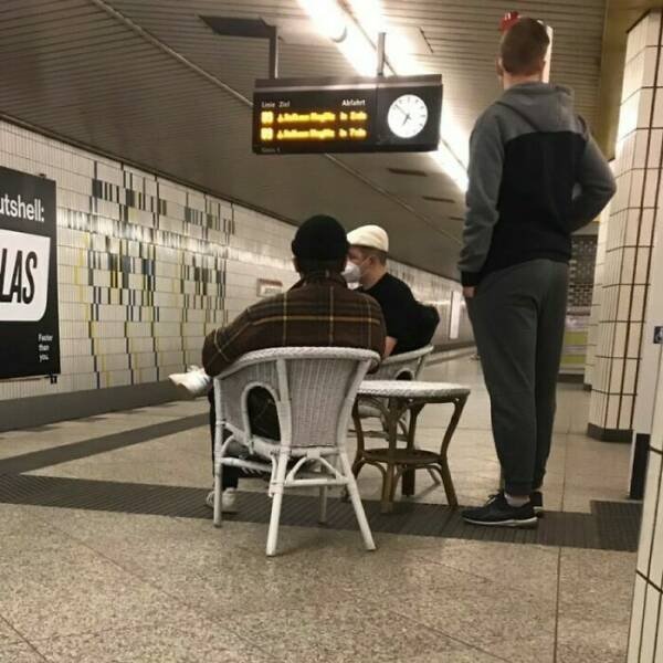 Odd People In The Subway (27 pics)