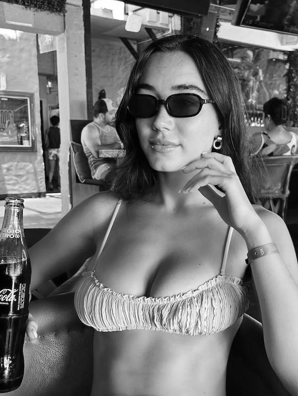 Bikini Girls (49 pics)