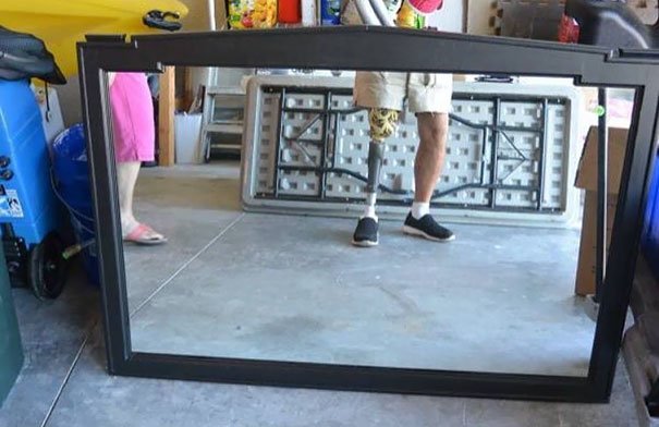 They Are Trying To Sell A Mirror (25 pics)