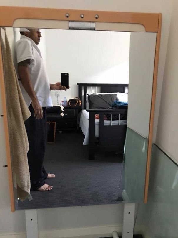 They Are Trying To Sell A Mirror (25 pics)