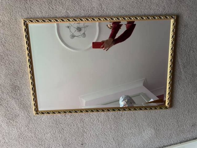 They Are Trying To Sell A Mirror (25 pics)