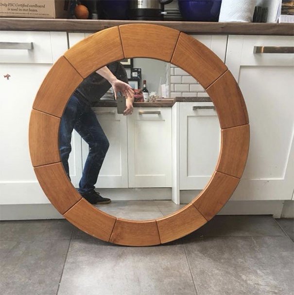 They Are Trying To Sell A Mirror (25 pics)