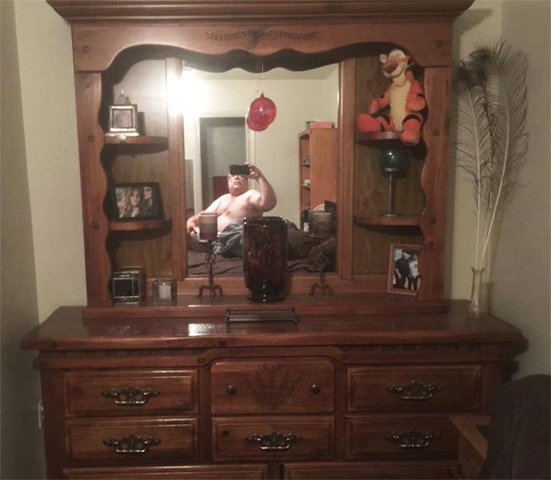 They Are Trying To Sell A Mirror (25 pics)