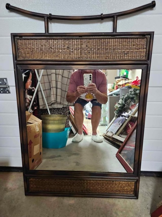 They Are Trying To Sell A Mirror (25 pics)