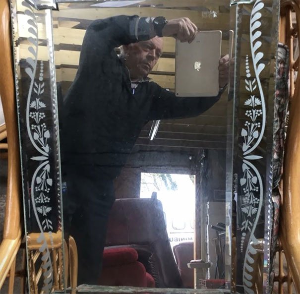 They Are Trying To Sell A Mirror (25 pics)