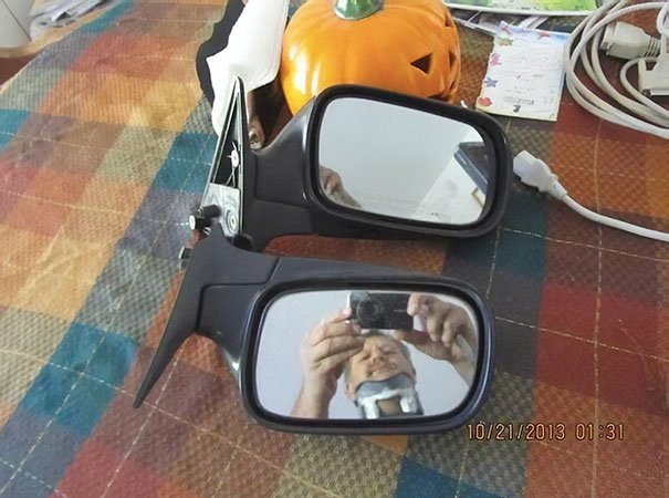 They Are Trying To Sell A Mirror (25 pics)