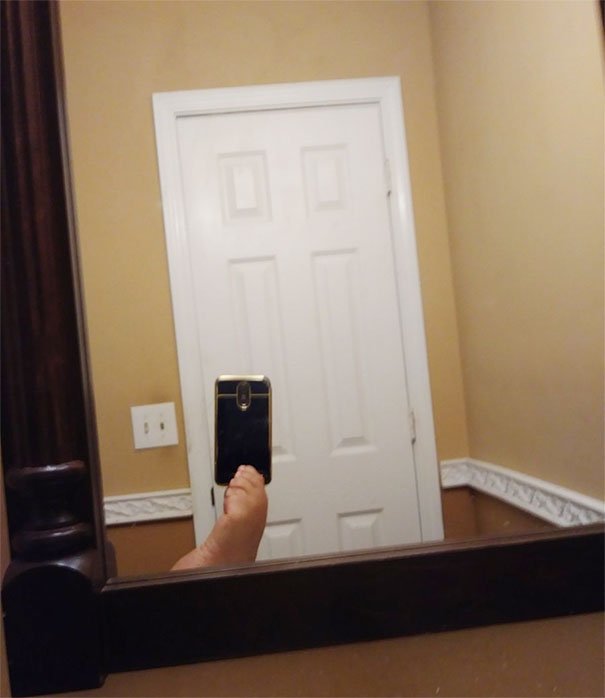 They Are Trying To Sell A Mirror (25 pics)