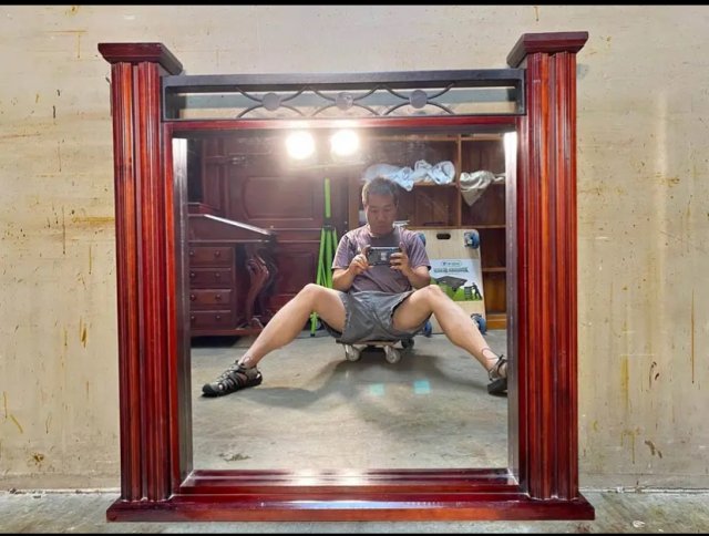 They Are Trying To Sell A Mirror (25 pics)