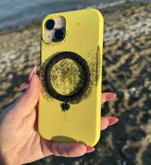 Unusual Finds On The Beach (20 pics)