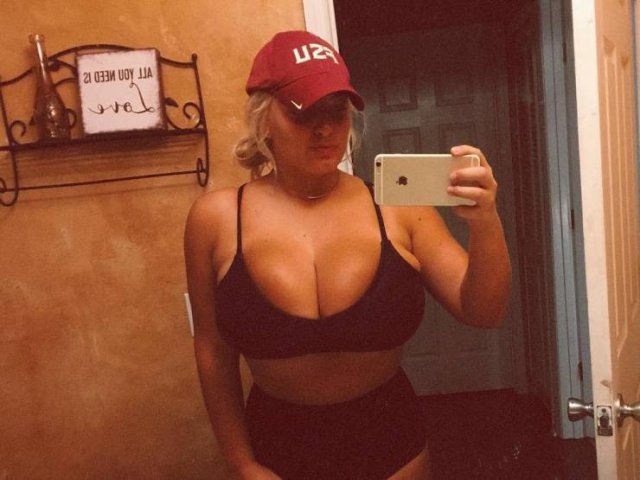 Busty Girls (51 pics)