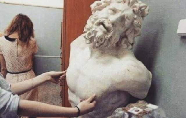 What Is Going On Here? (18 pics)