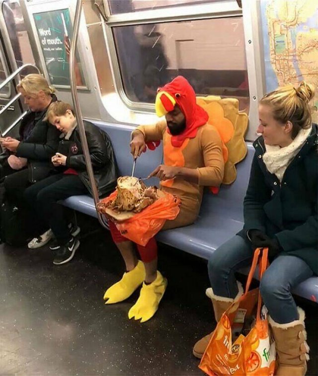 Strange People In The Subway (21 pics)