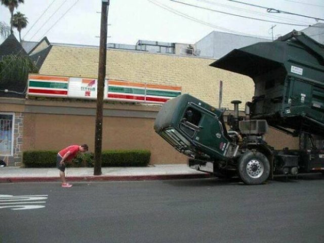 What Is Going On Here? (18 pics)