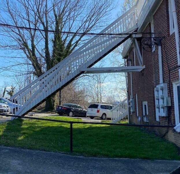 Weird Constructions (18 pics)