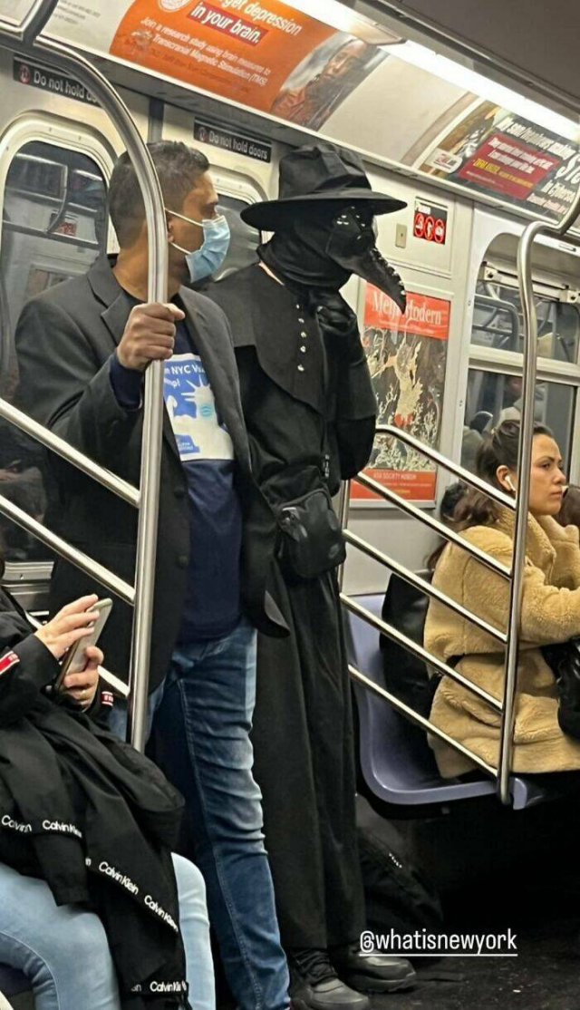 Strange People In The Subway (21 pics)