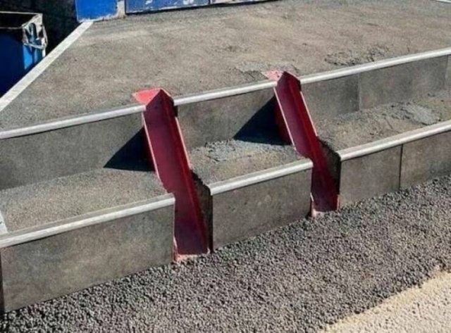 Weird Constructions (18 pics)