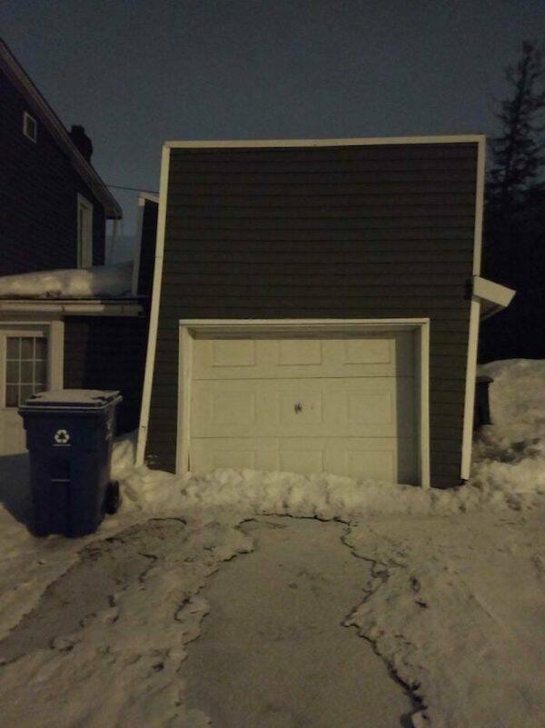 Weird Constructions (18 pics)