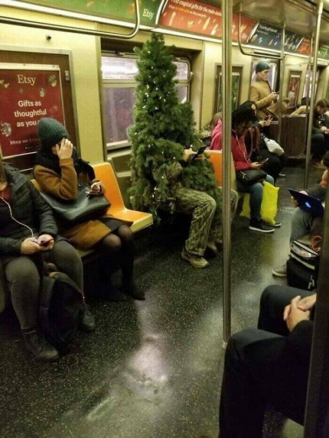 Strange People In The Subway (21 pics)