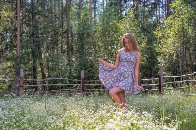 Girls In Dresses (35 pics)