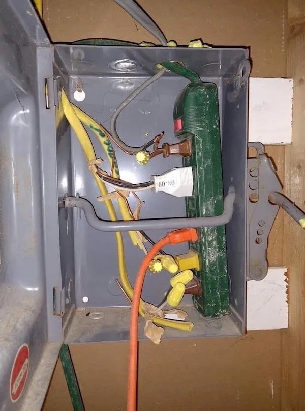 What Is Going On Here? (27 pics)