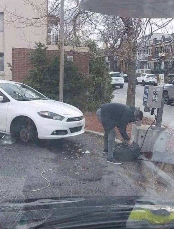 What Is Going On Here? (27 pics)