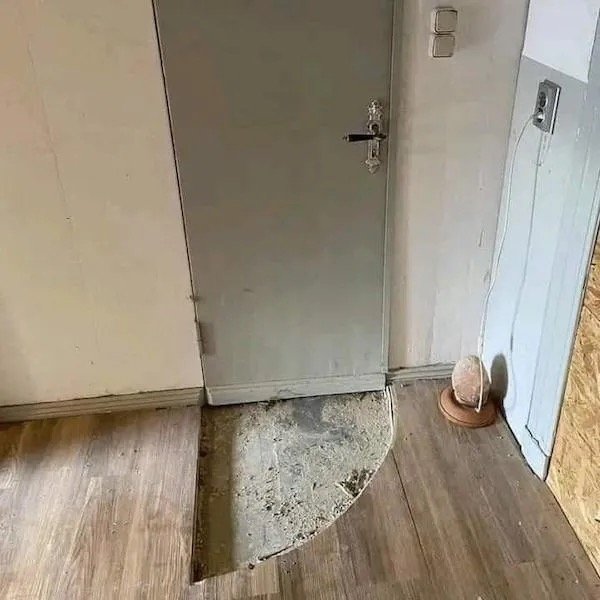 What Is Going On Here? (27 pics)