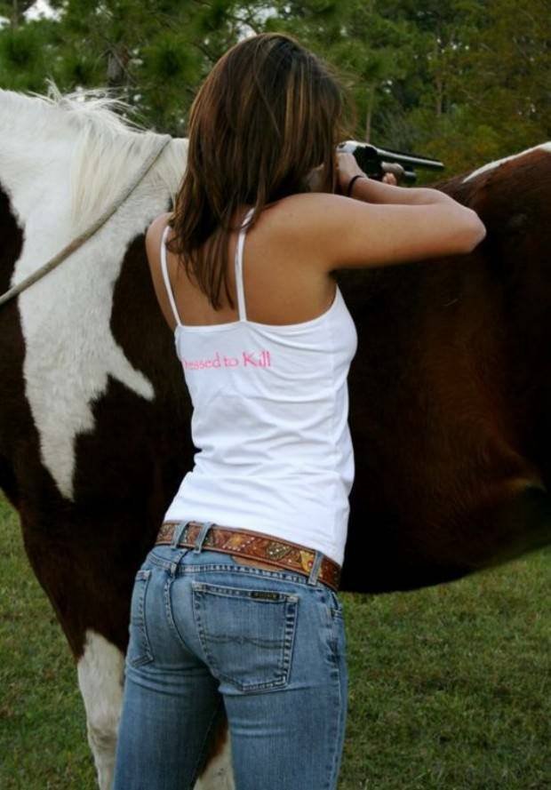 Girls And Guns (40 pics)