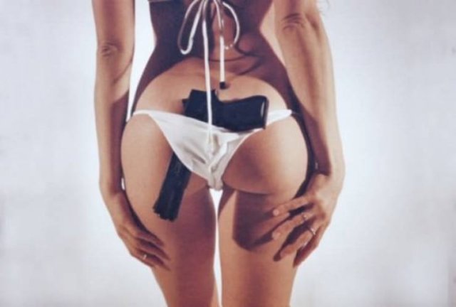 Girls And Guns (40 pics)