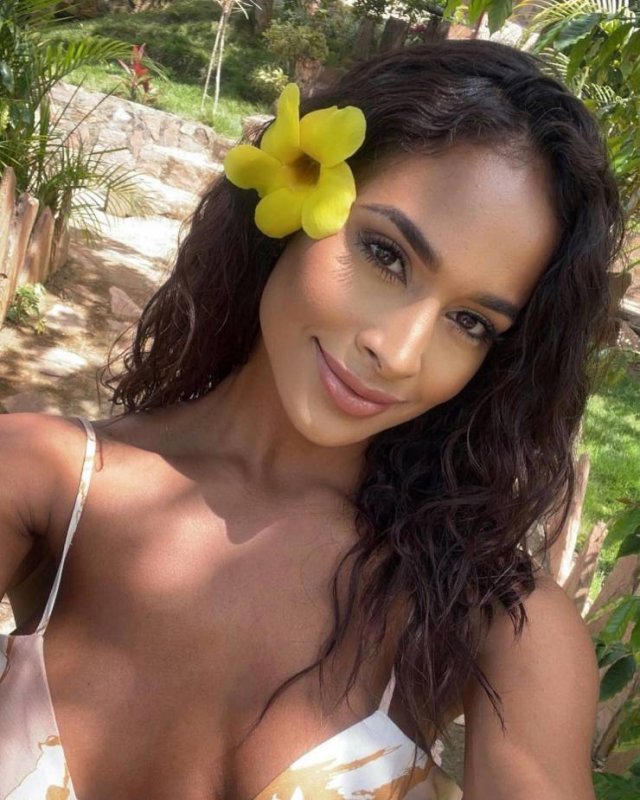 Hot Girls (35 pics)