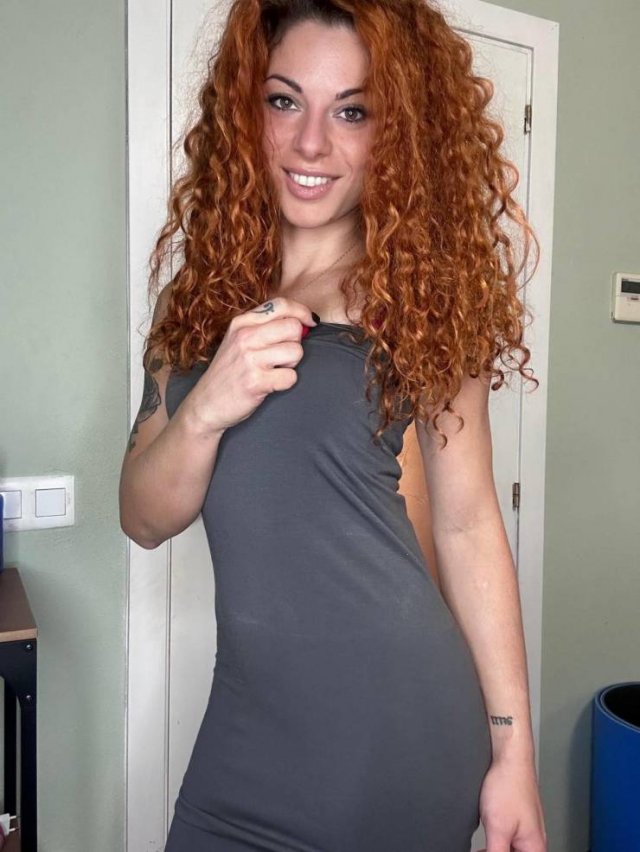 Hot Girls (35 pics)