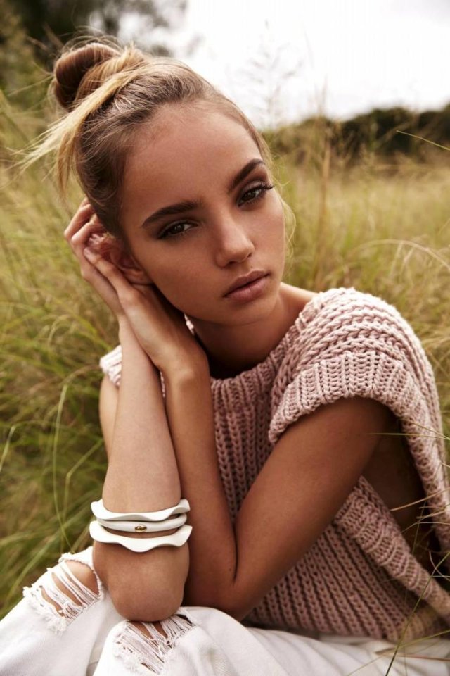 Hot Girls (35 pics)
