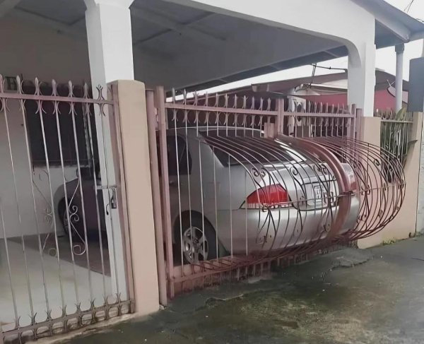 What Is Going On Here? (39 pics)