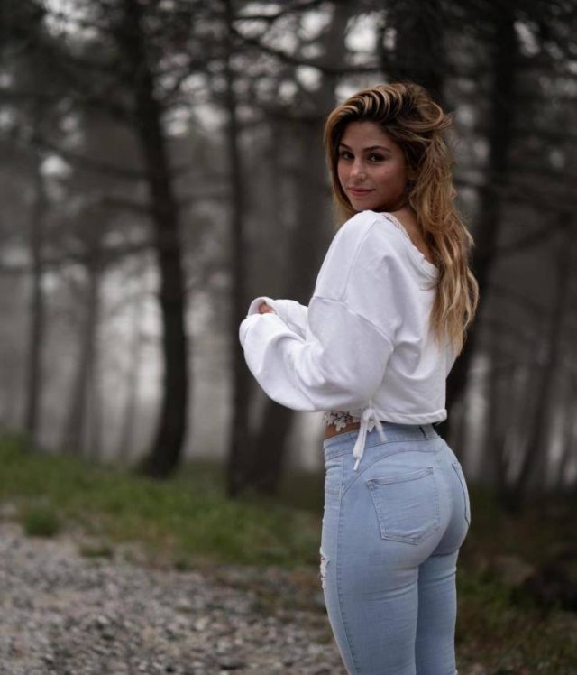 Girls In Tight Jeans (30 pics)