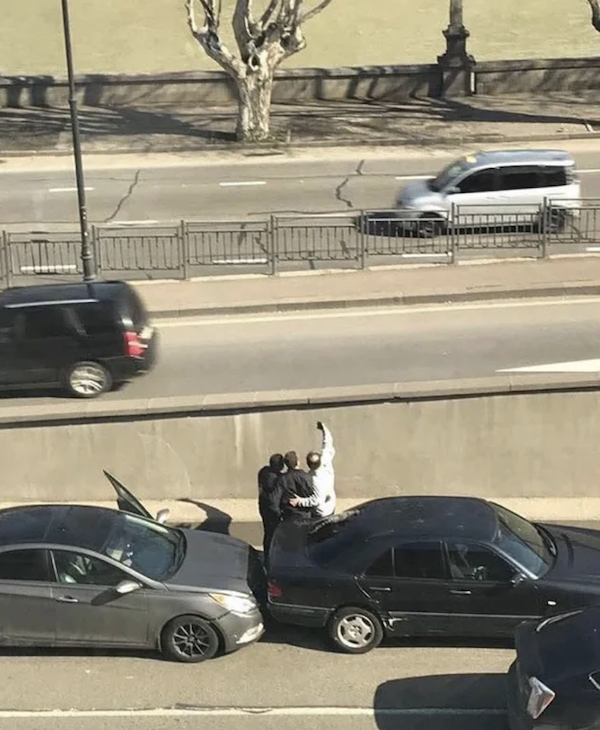 What Is Going On Here? (29 pics)